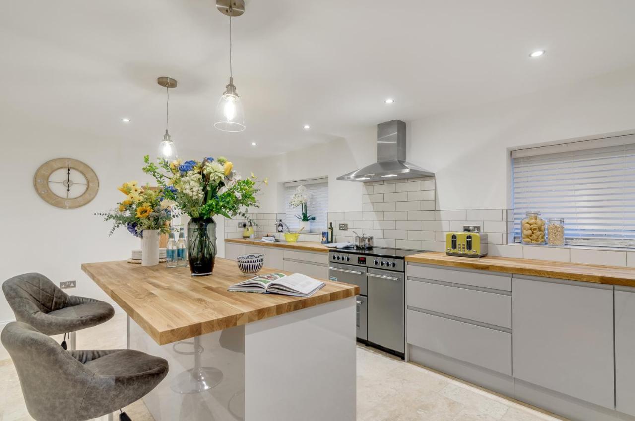 Spacious 6-Bed Home, Near The Norfolk Broads Clippesby Exterior foto