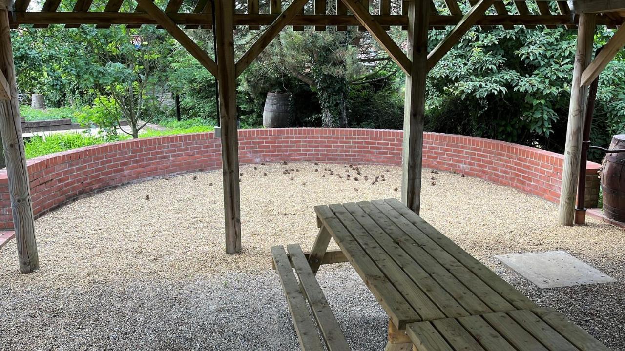 Spacious 6-Bed Home, Near The Norfolk Broads Clippesby Exterior foto
