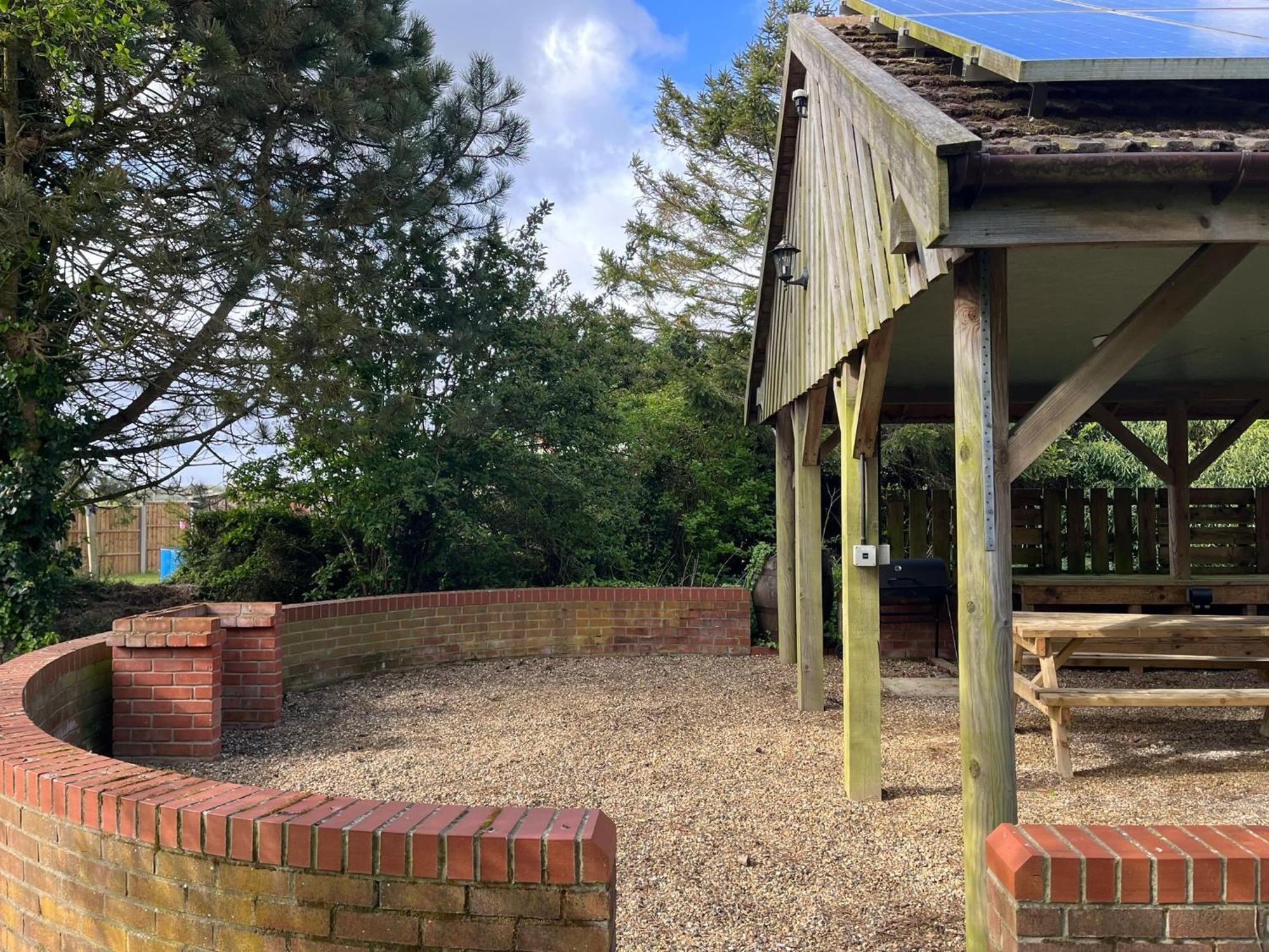 Spacious 6-Bed Home, Near The Norfolk Broads Clippesby Exterior foto
